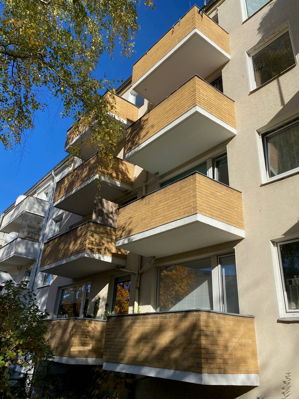 Wohnhaus mit Klinker-Balkonen in der Oststadt, Hannover