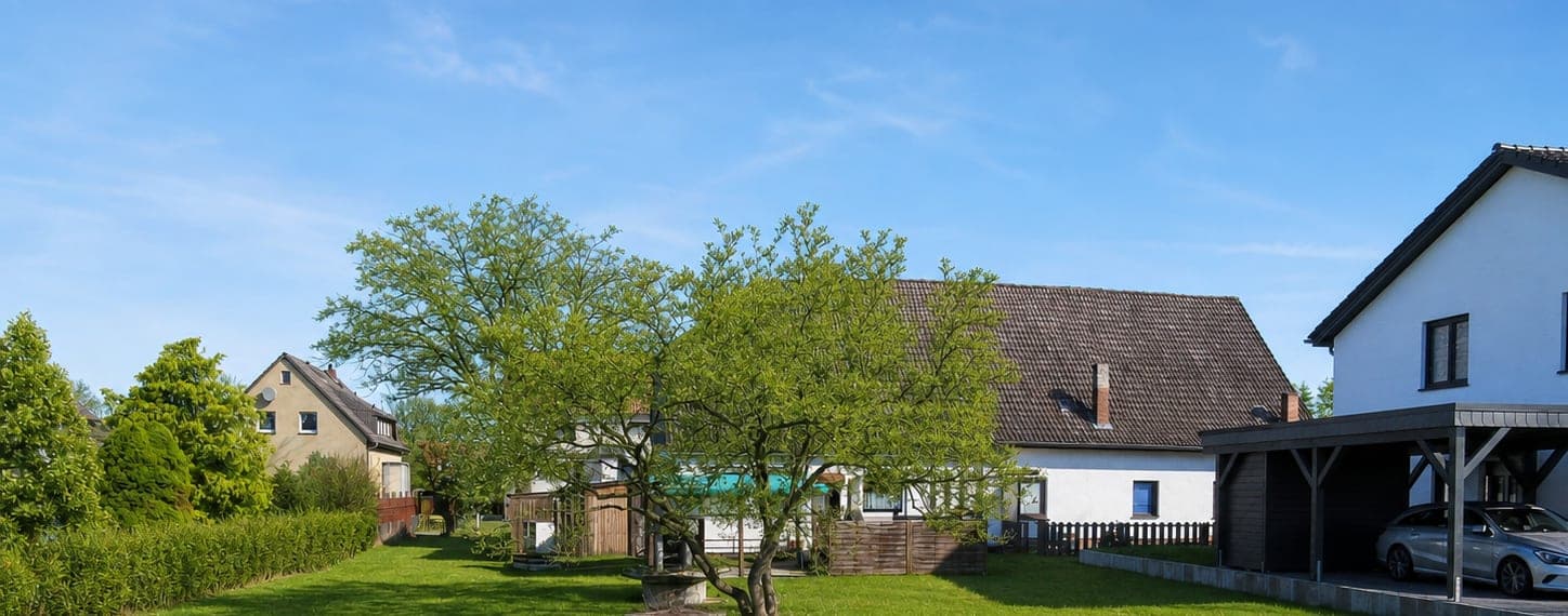 Baugrundstück mit altem Baumbestand in Isernhagen